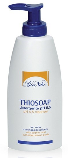 BioNike THIOSOAP detergente pH 5.5 con zolfo e aminoacidi solfati Detergente liquido per la detersione della pelle acneica e seborroica (viso e corpo). Svolge una equilibrata azione riacidificante sen